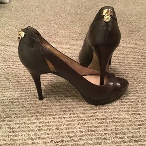 Michael Kors Brown Peep Toe Pump (Size 11M)